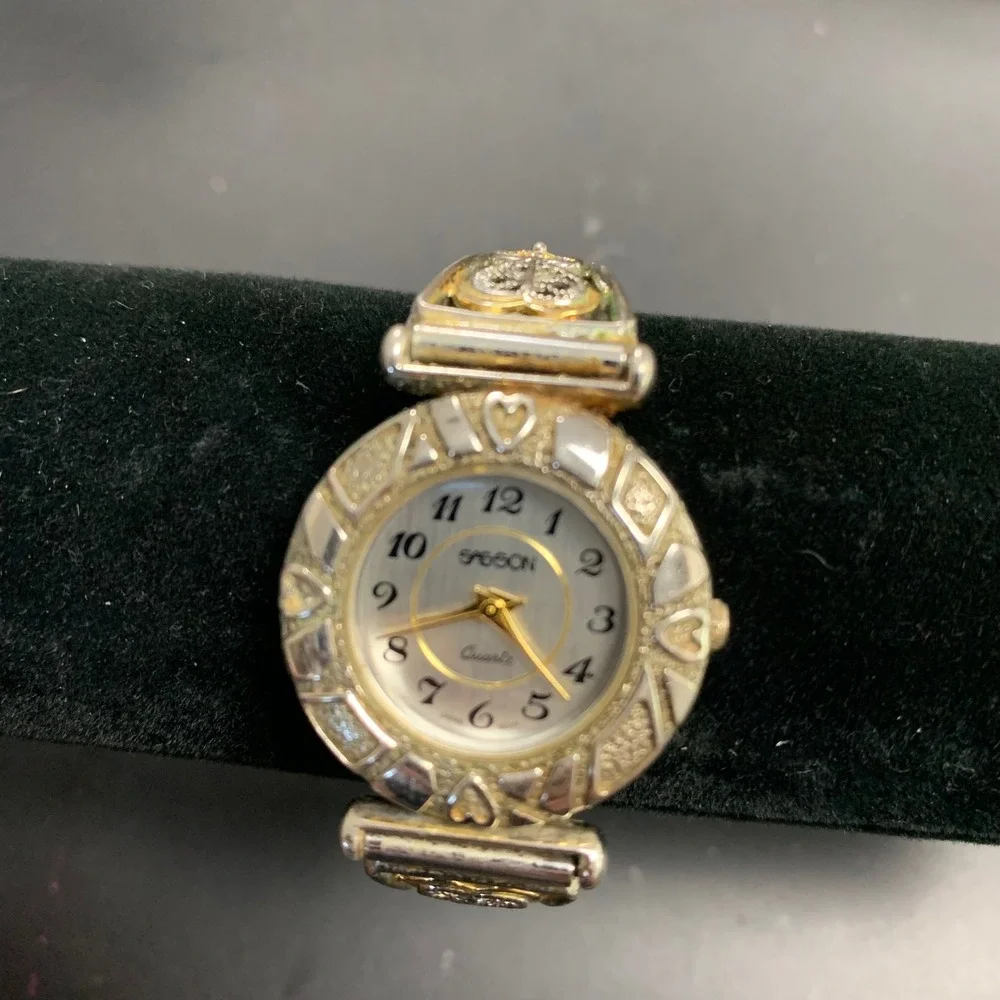 Sasson Womens Vintage Gold Silver‎ Tone Heart Filigree Quartz Watch 9380B V377